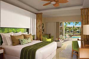 Swim Up Junior Suites at Dreams Onyx Resort and Spa